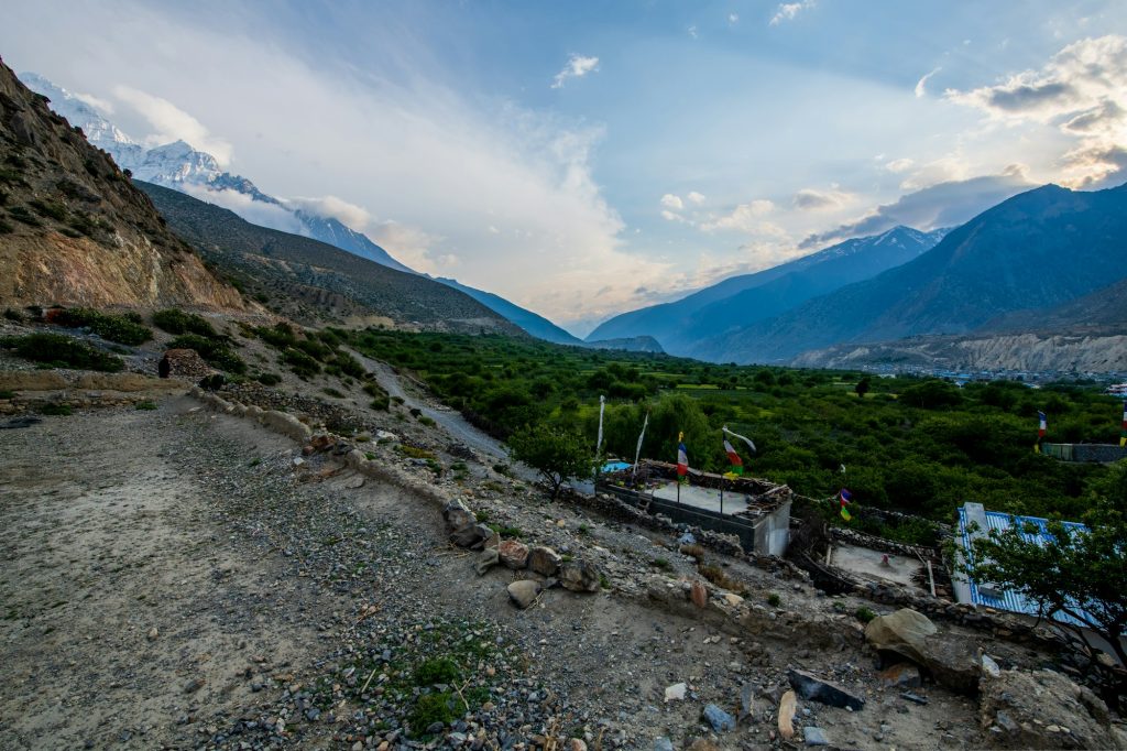 Road through the mountains of the Kali Gandaki valley