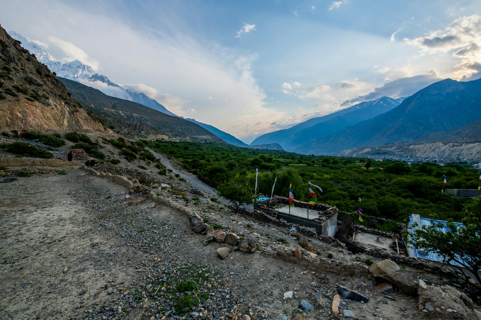 Road through the mountains of the Kali Gandaki valley