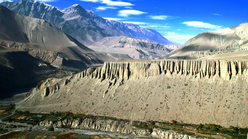 Valley and mountains in Mustang on the way to Muktinath
